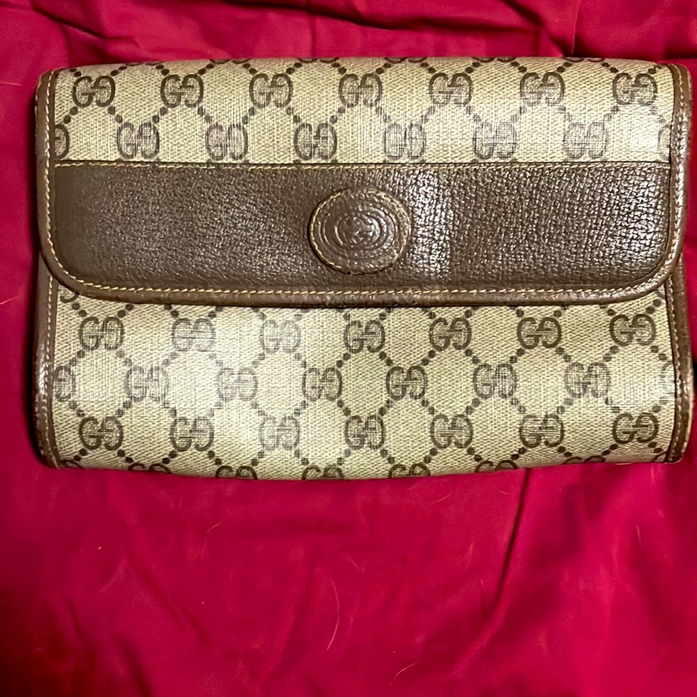 8” x 4.5” Gucci clutch vintage 1989